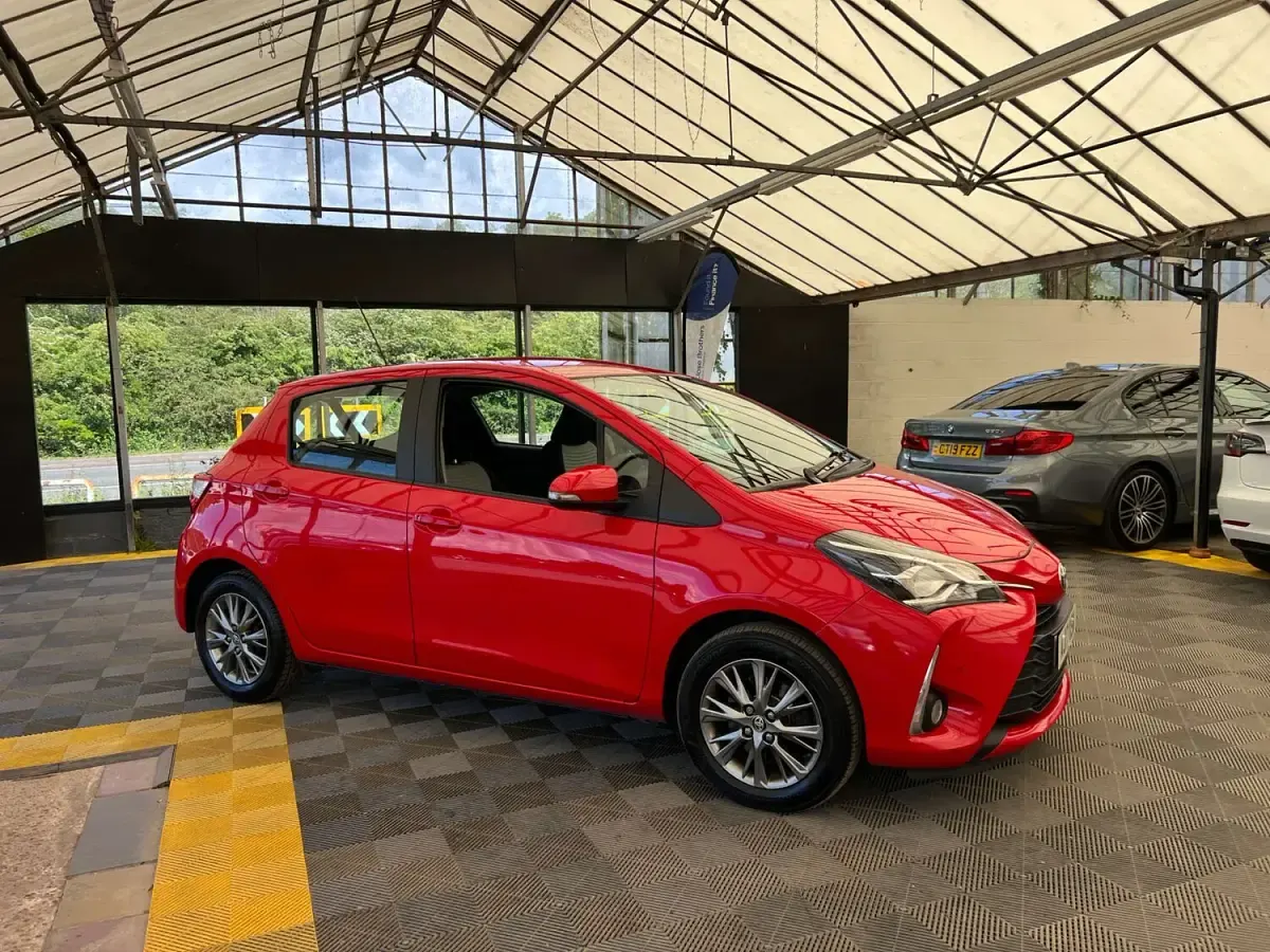 Used Toyota Yaris 2017 Red Hatchback