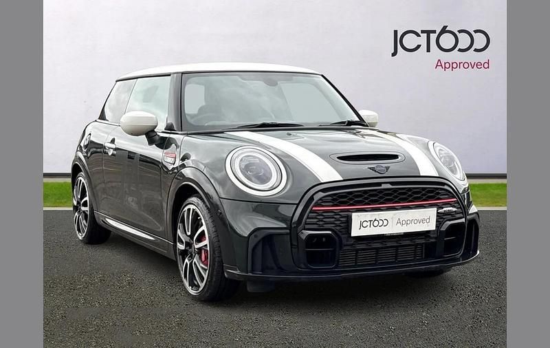 Used Mini John Cooper Works 228 HP (167 kW) 2021 Green Hatchback