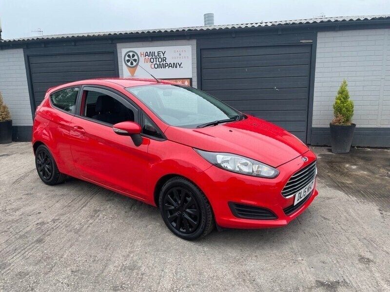 Red Used 2015 Ford Fiesta Style Hatchback | £4,495 (Good price) - Image 1/4