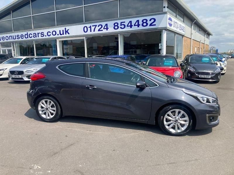 Grey Used 2017 Kia ProCeed Hatchback | £5,390 (Good price) - Image 1/4