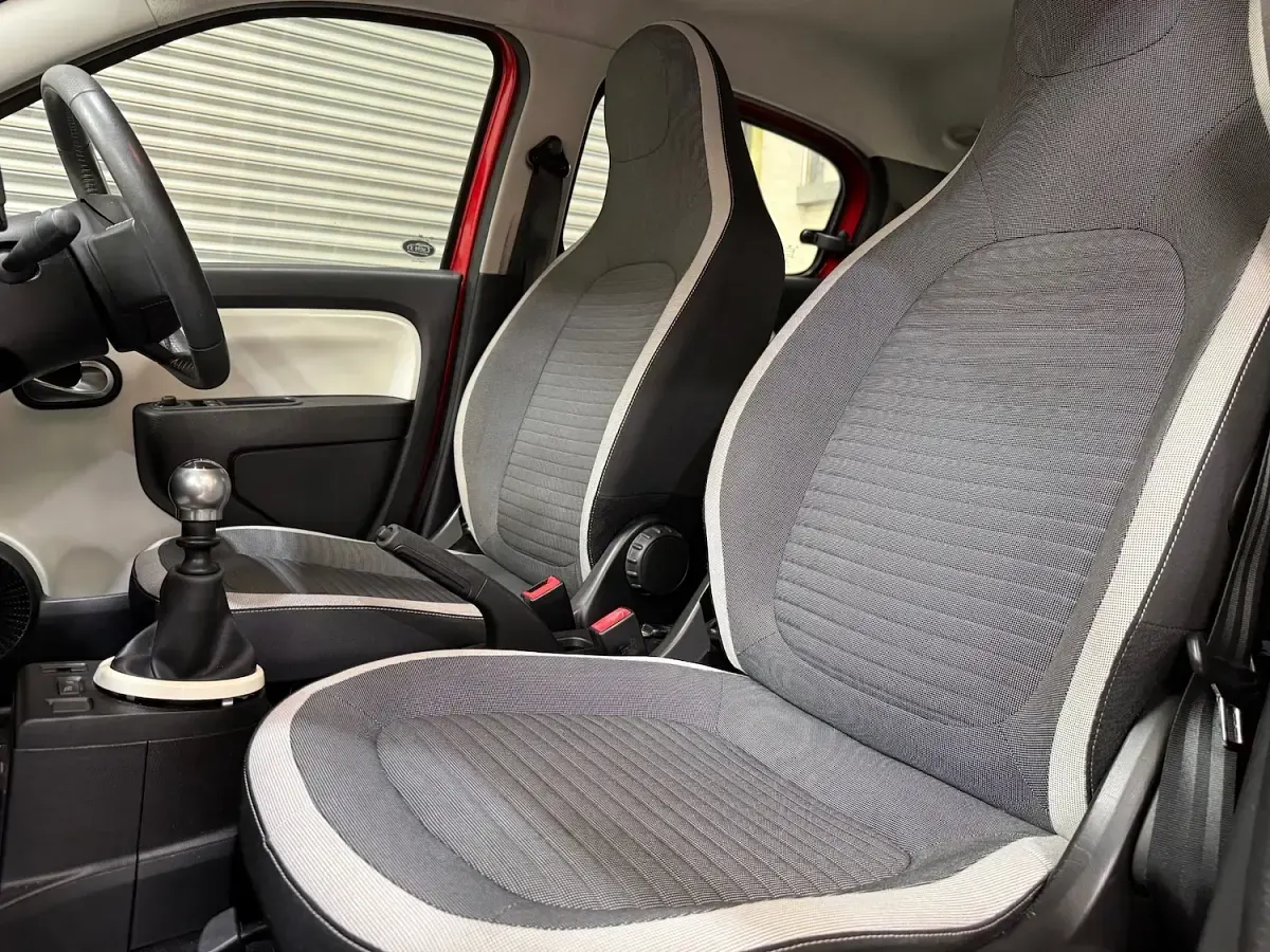Used Renault Twingo Dynamique 90 HP (66 kW) 2016 Red Hatchback