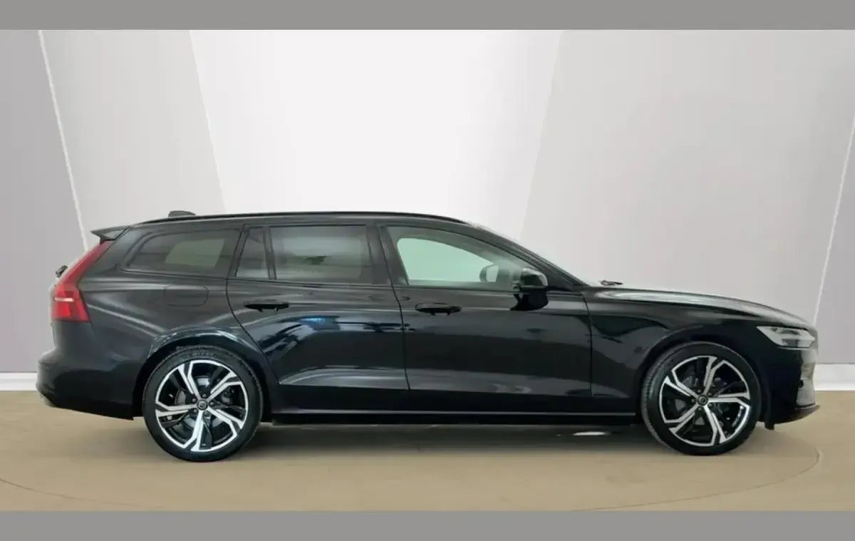 Used Volvo V60 Plus 197 HP (144 kW) 2025 Black Estate