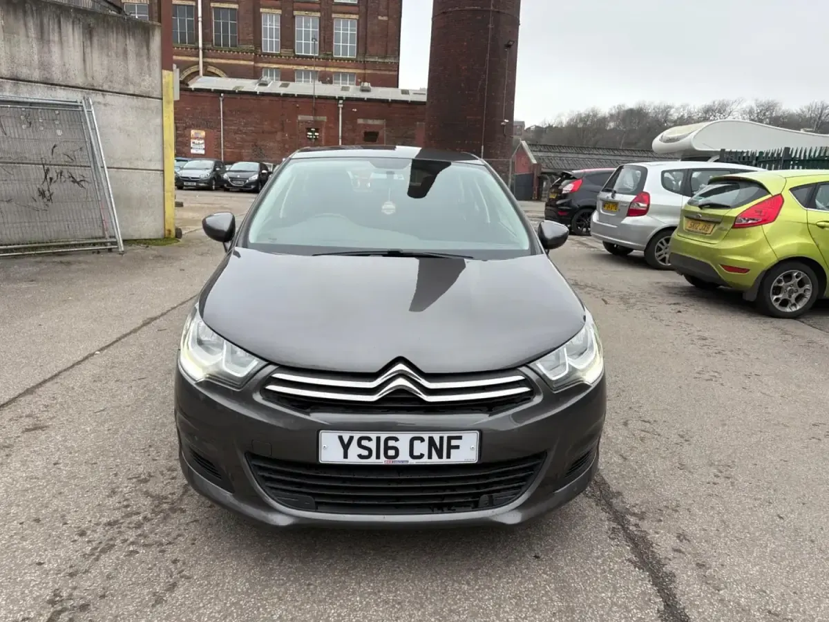 Begagnad Citroën C4 PureTech 2016 Grå Halvkombi