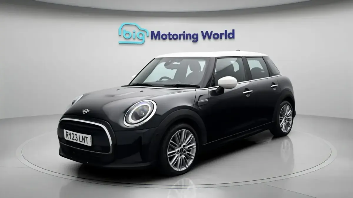 Used Mini Cooper Exclusive 136 HP (100 kW) 2023 Blue/black Hatchback