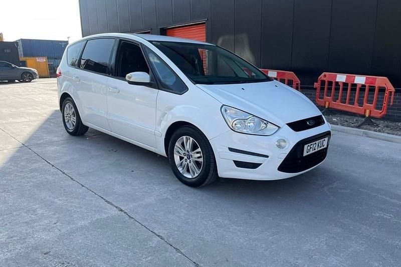 Used Ford S-MAX Zetec 140 HP (102 kW) 2012 White MPV