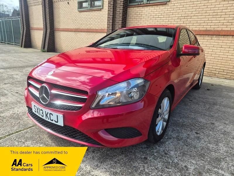 Used Mercedes A180 SE 2013 Red Hatchback