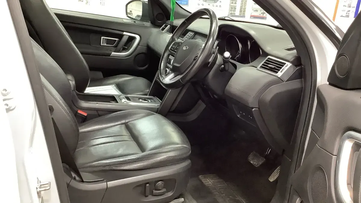 Used Land Rover Discovery Sport Landmark 180 HP (132 kW) 2018 White SUV