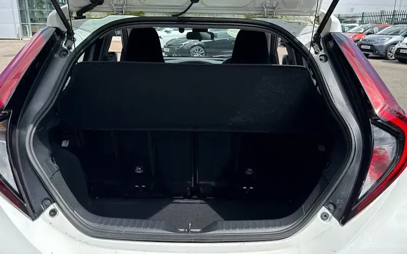 Used Toyota Aygo X PURE 72 HP (52 kW) 2023 White SUV