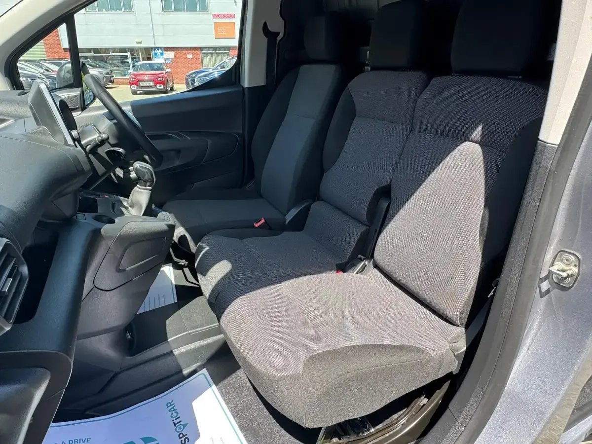 Used Citroën Berlingo 101 HP (74 kW) 2020 Grey MPV