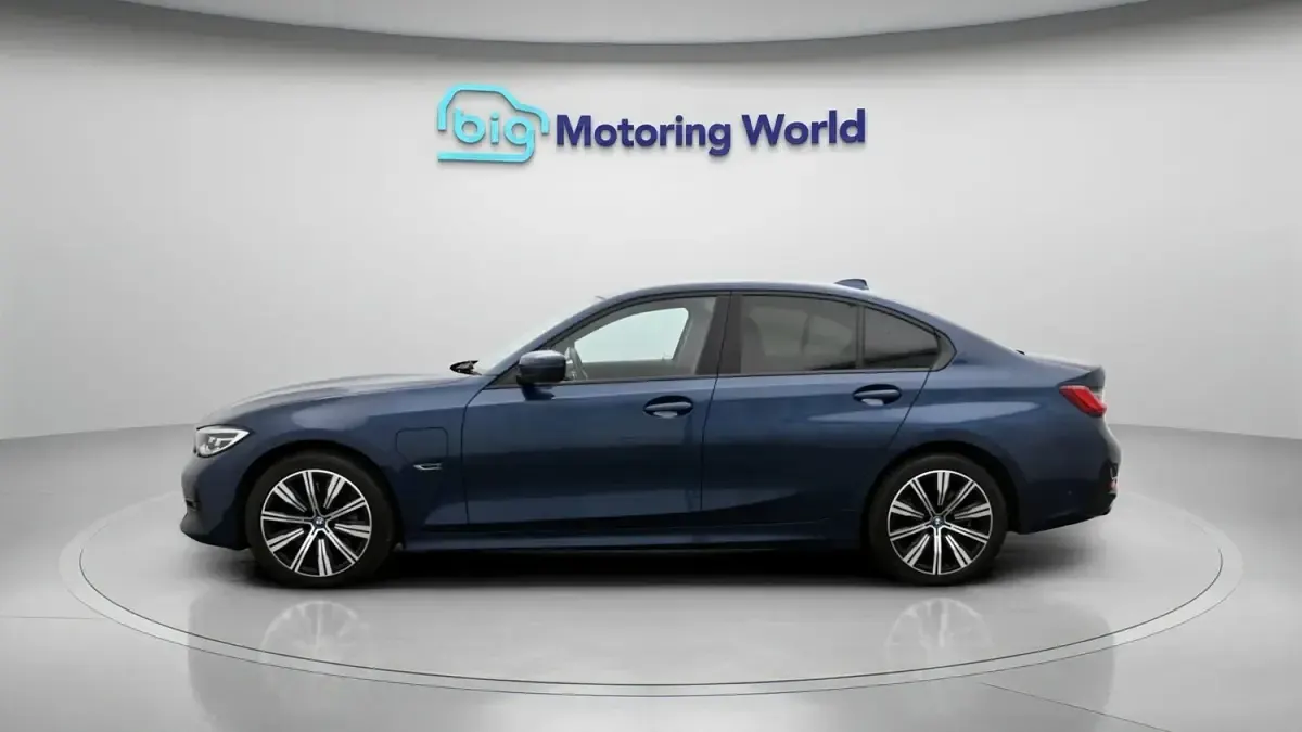 Used BMW 330e 292 HP (214 kW) 2022 Blue Sedan