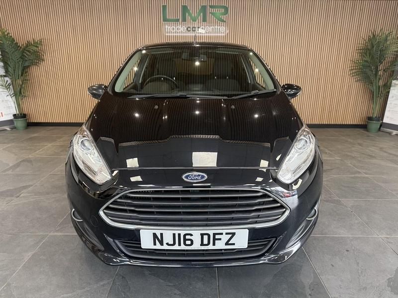 Used Ford Fiesta Titanium 95 HP (69 kW) 2016 Black Hatchback