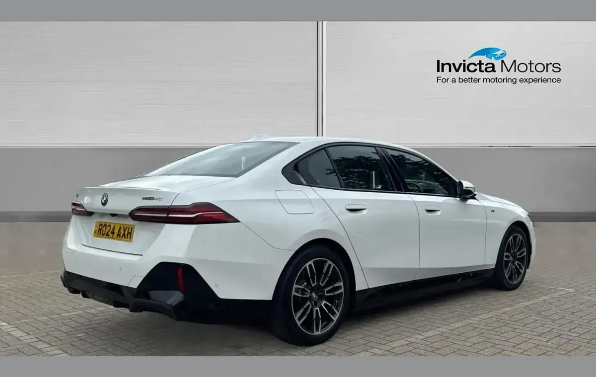 Used BMW i5 M Sport 250 kW (340 HP) 2024 White Sedan