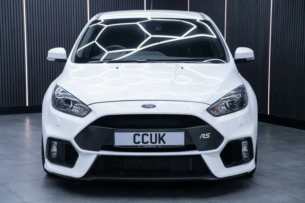 Used Ford Focus RS 350 HP (257 kW) 2017 White Hatchback