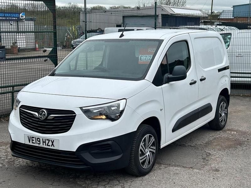 Used Vauxhall Combo Edition 100 HP (73 kW) 2019 White MPV