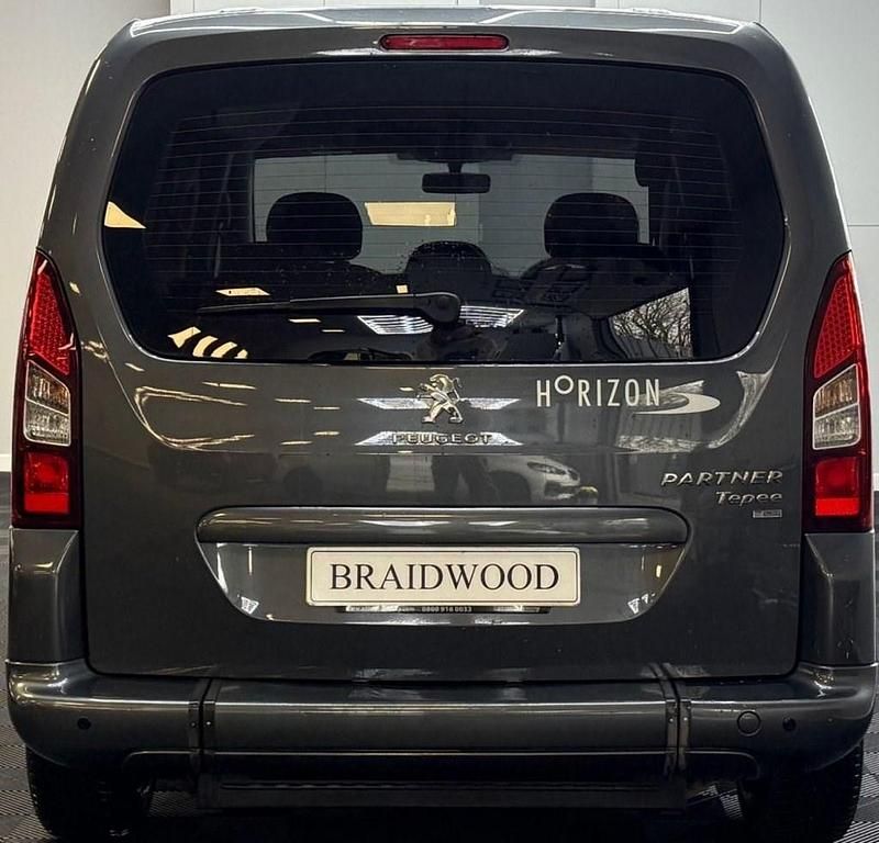 Used Peugeot TePee S 92 HP (67 kW) 2014 Grey MPV