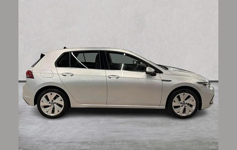 Second-hand VW Golf VIII Style 147 CP (108 kW) 2020 Argintiu Hatchback