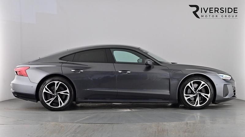 Used Audi e-tron GT quattro Comfort 389 kW (530 HP) 2022 Daytona grey Sedan