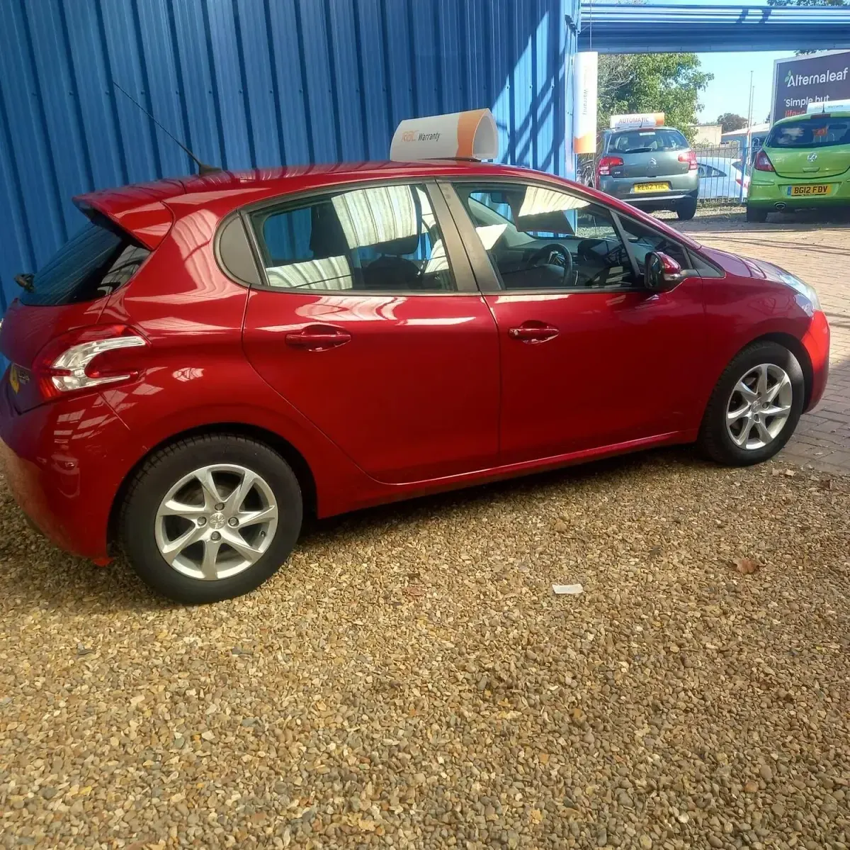 Used Peugeot 208 Active 70 HP (51 kW) 2013 Red Hatchback