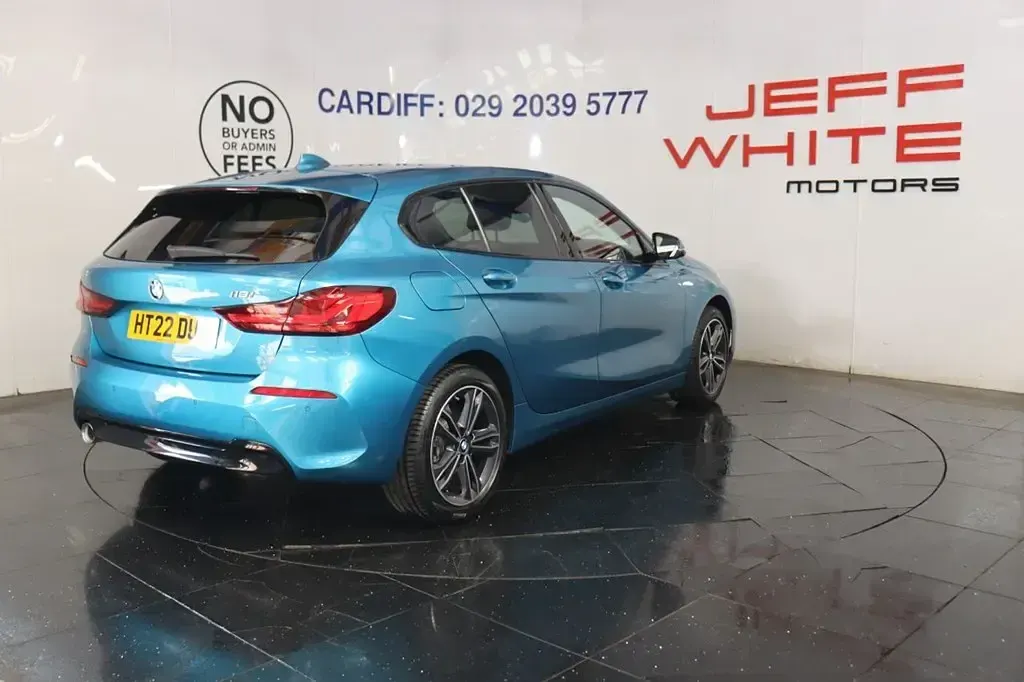 Usado BMW 118 Sport Line 2022 Azul Citadino