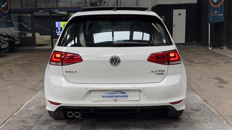 Used VW Golf VII R-line Edition 184 HP (135 kW) 2017 White Hatchback