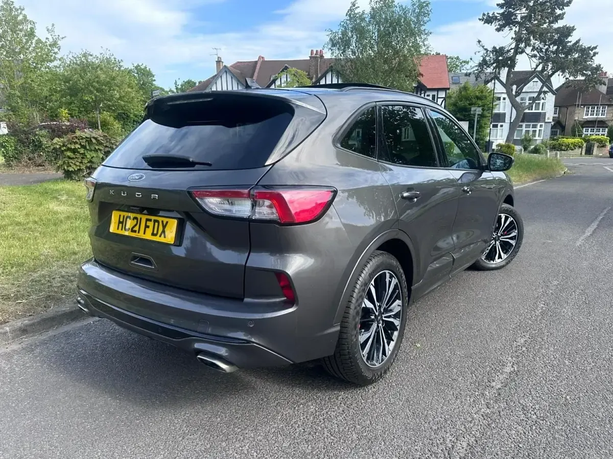 Usado Ford Kuga ST-Line X 190 HP (139 kW) 2021 Cinzento SUV