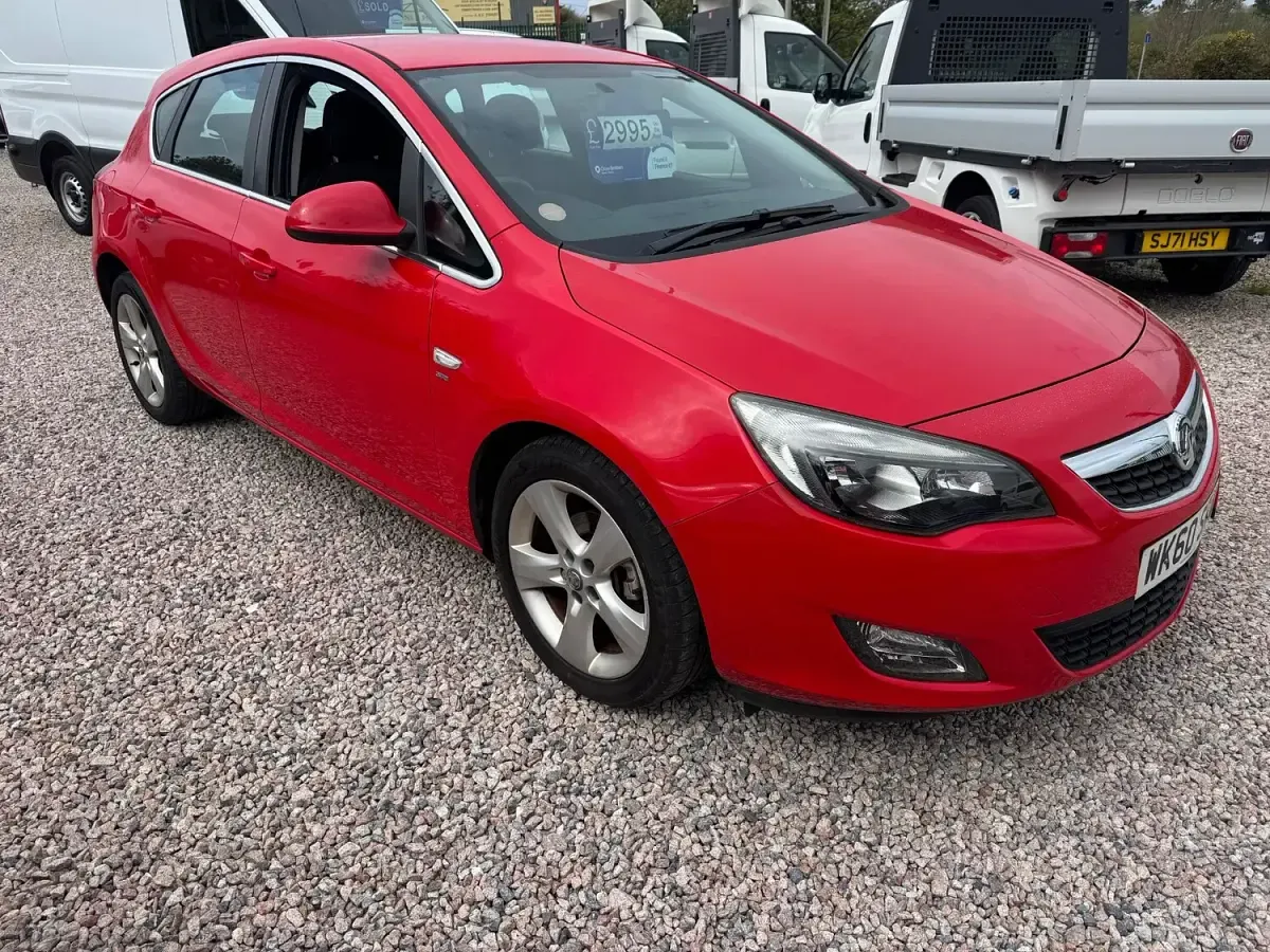 Used Vauxhall Astra SRi 115 HP (84 kW) 2010 Red Hatchback