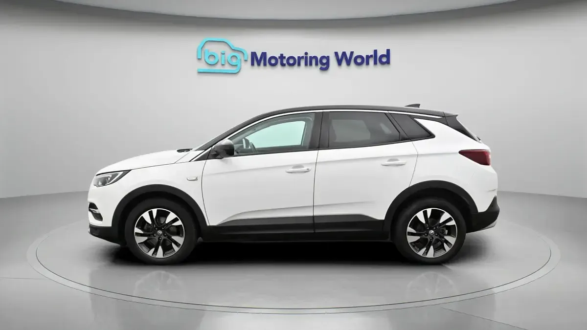 Second-hand Vauxhall Grandland X SRi 130 CP (95 kW) 2019 Alb SUV