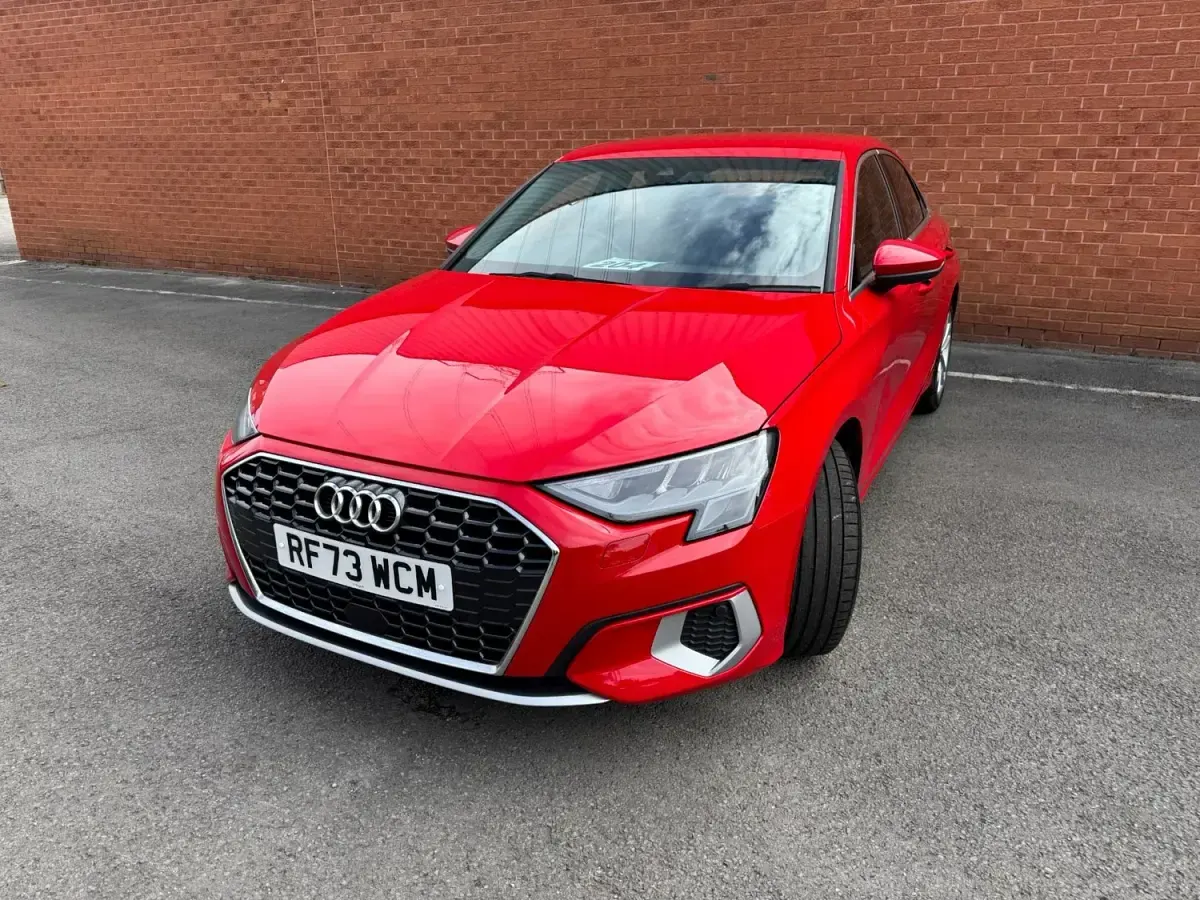 Używany Audi A3 Sport 150 KM (110 kW) 2023 Czerwony Sedan/Limuzyna
