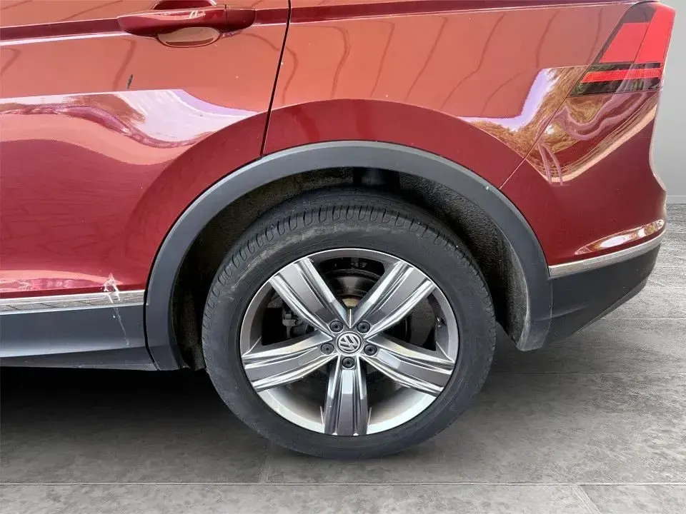 Used VW Tiguan SEL 180 HP (132 kW) 2017 Red SUV