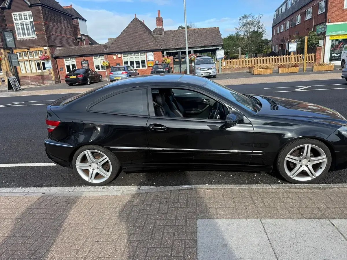Used Mercedes CLC180 143 HP (105 kW) 2011 Black Coupe