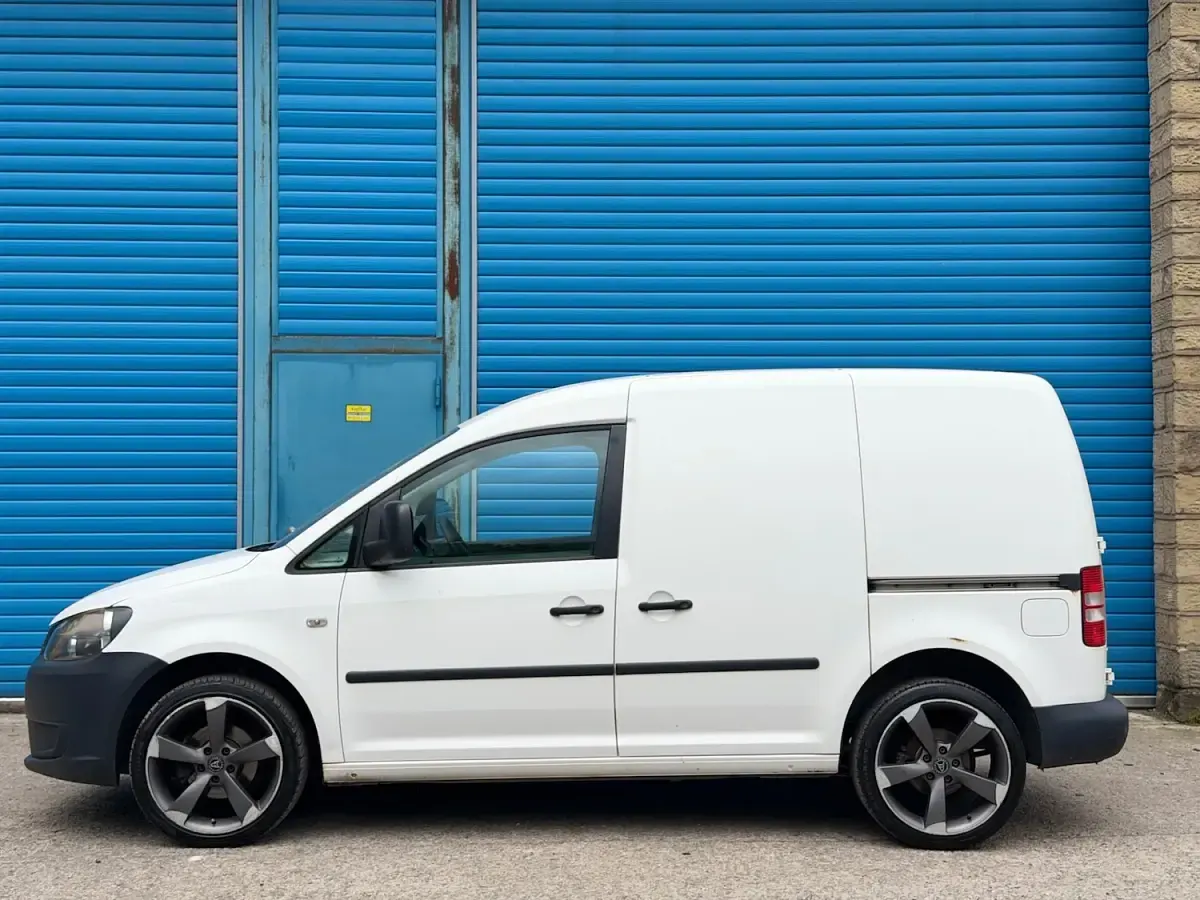 Used VW Caddy 75 HP (55 kW) 2012 White MPV
