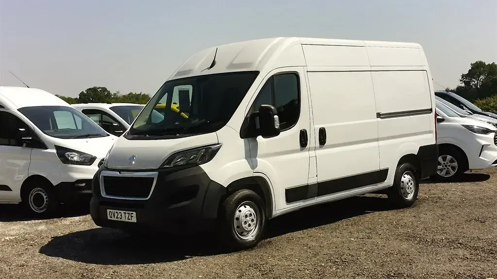 Used Peugeot Boxer Premium 140 HP (102 kW) 2023 White Van