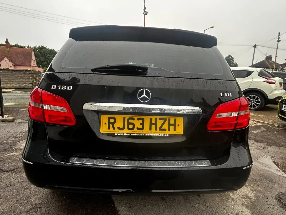Used Mercedes B180 SE 109 HP (80 kW) 2014 Black Hatchback