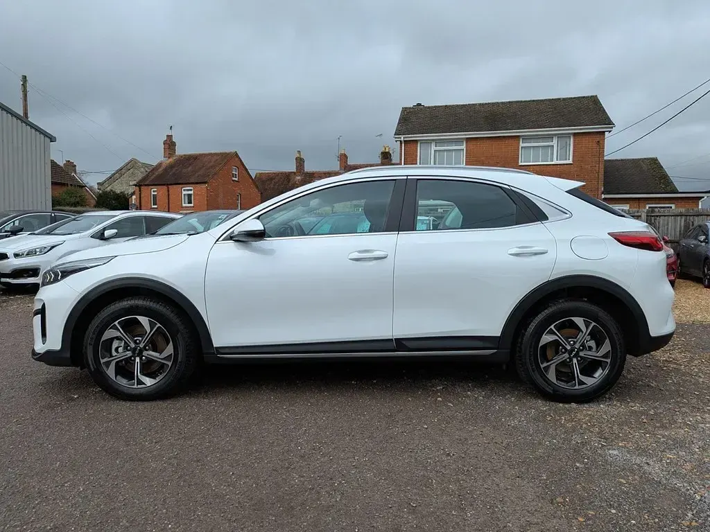 Used Kia XCeed 2025 White SUV