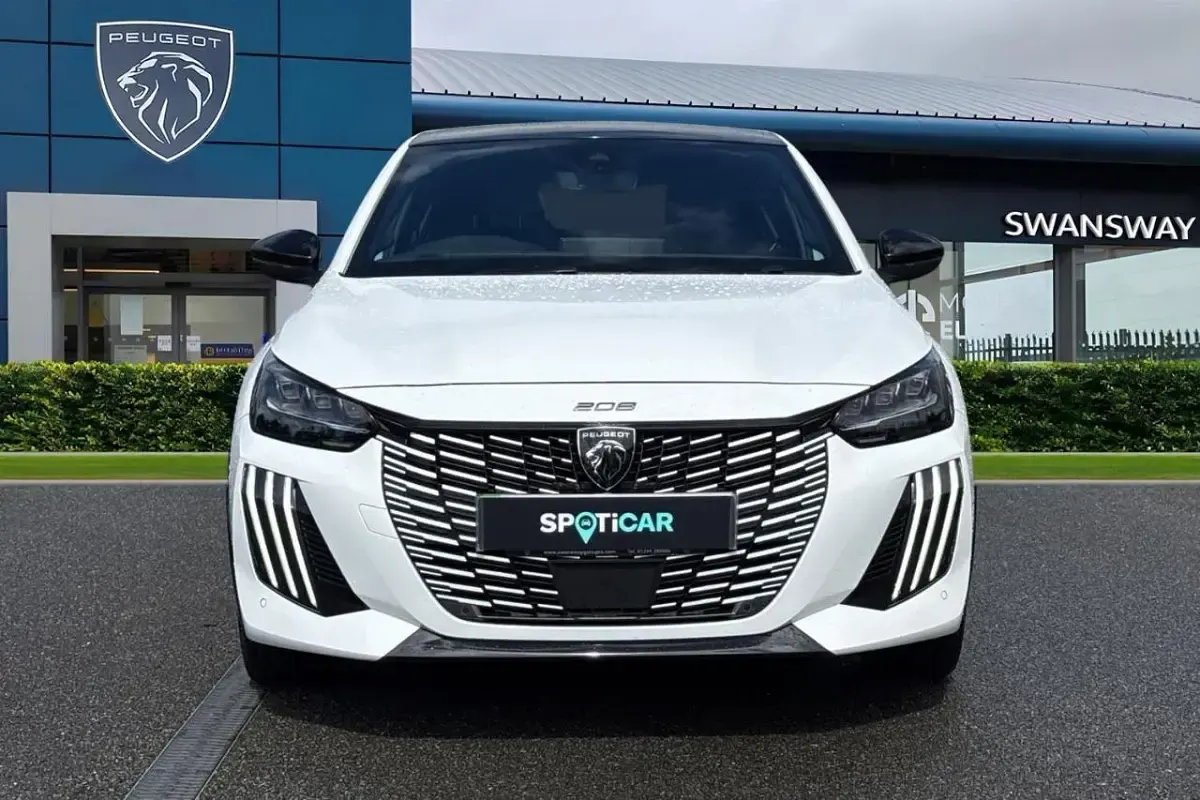 Używany Peugeot e-208 GT 113 kW (154 KM) 2025 Biały Hatchback