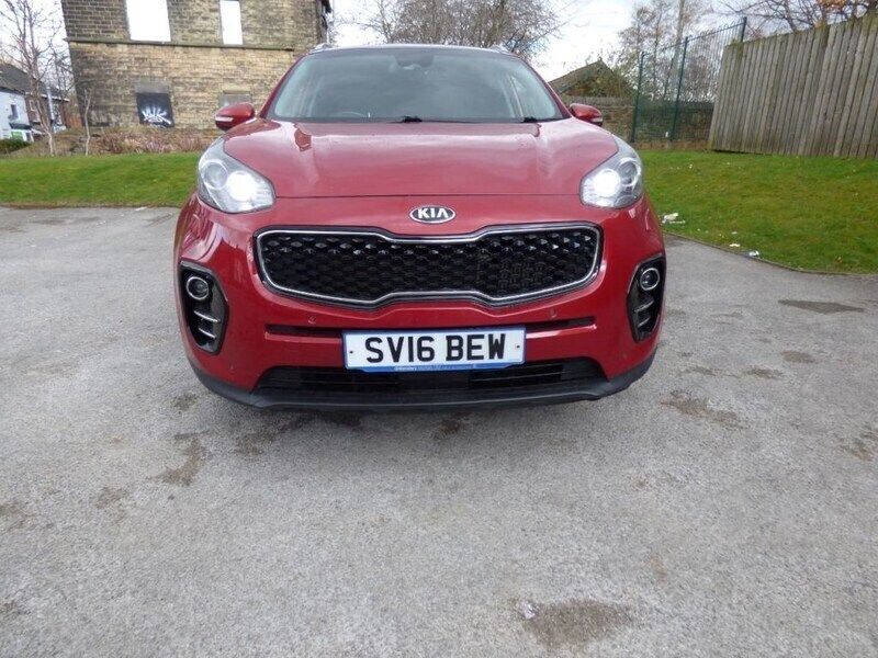 Red Used 2016 Kia Sportage 4 SUV | £10,995 (Good price) - Image 1/4