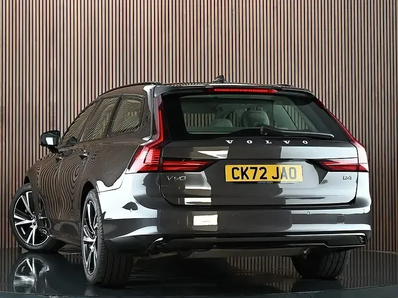 Used Volvo V90 Plus 197 HP (144 kW) 2022 Grey Estate