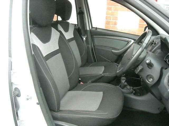 Used Dacia Duster Lauréate 125 HP (91 kW) 2017 White Hatchback