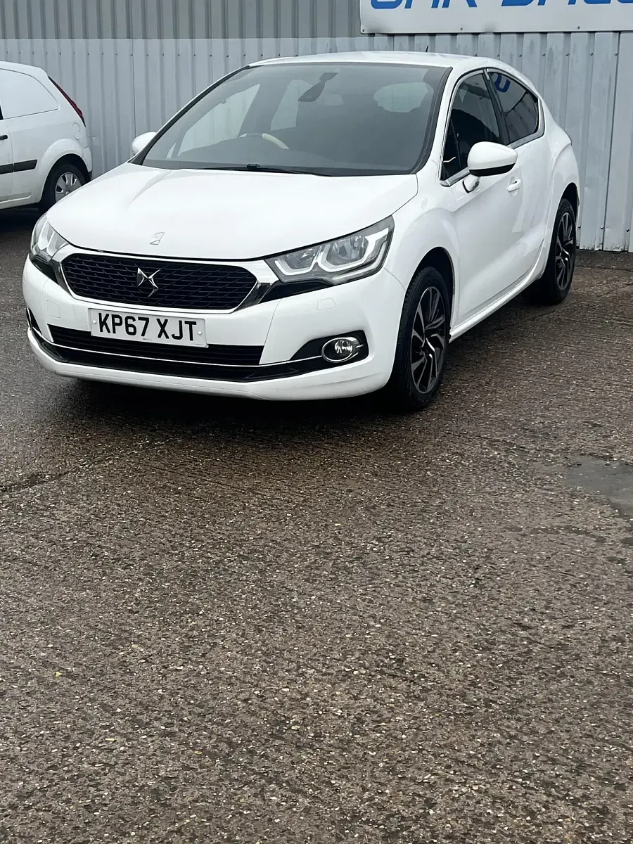 Used DS Automobiles DS4 Elegance 120 HP (88 kW) 2017 White Hatchback