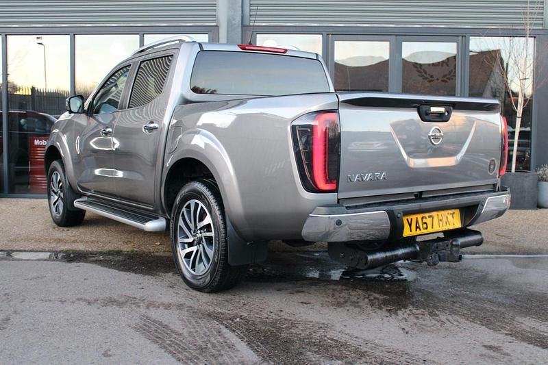 Used Nissan Navara Tekna 190 HP (139 kW) 2017 Grey Pickup