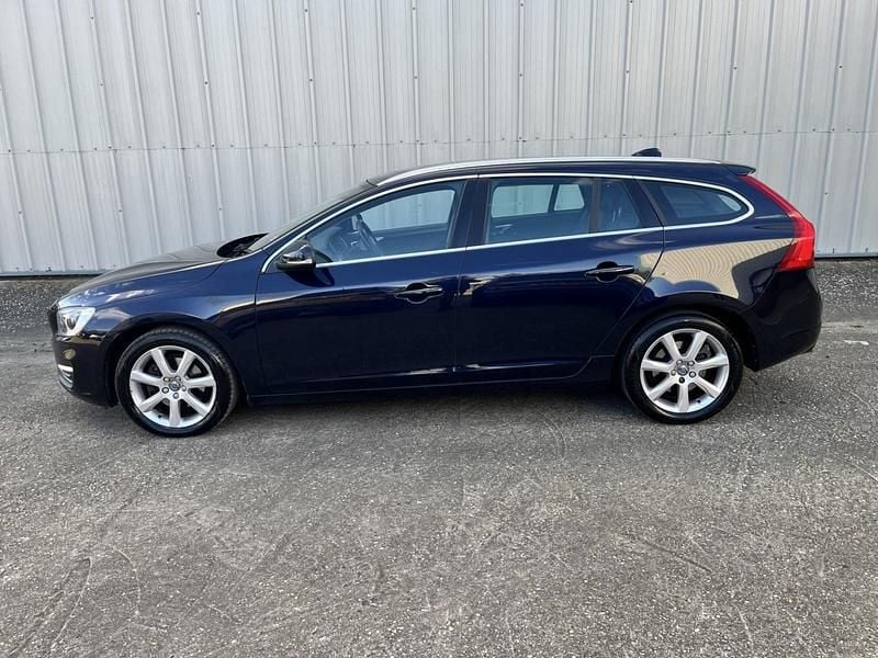 Used Volvo V60 SE Lux 190 HP (139 kW) 2015 Blue Estate