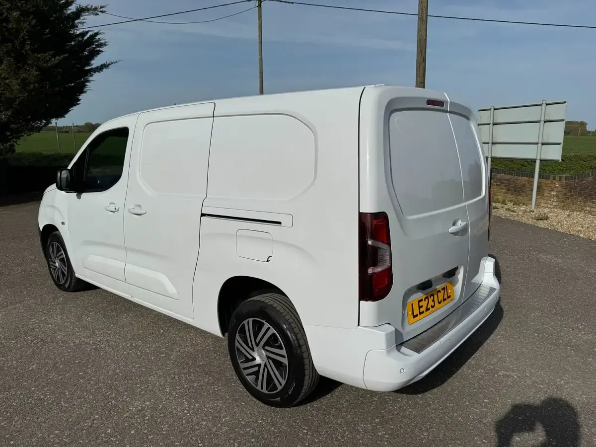 Used Citroën Berlingo 100 HP (73 kW) 2023 White MPV