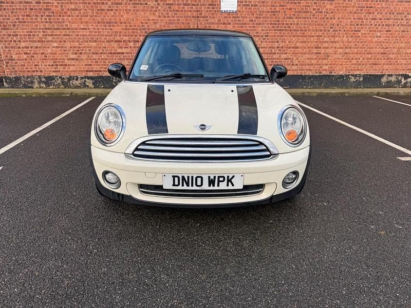 Used Mini Cooper Hatch 2010 White Hatchback