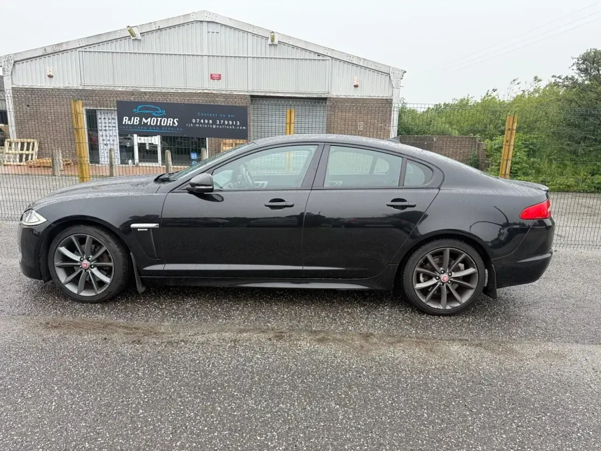 Used Jaguar XF R-Sport 197 HP (144 kW) 2015 Black Sedan