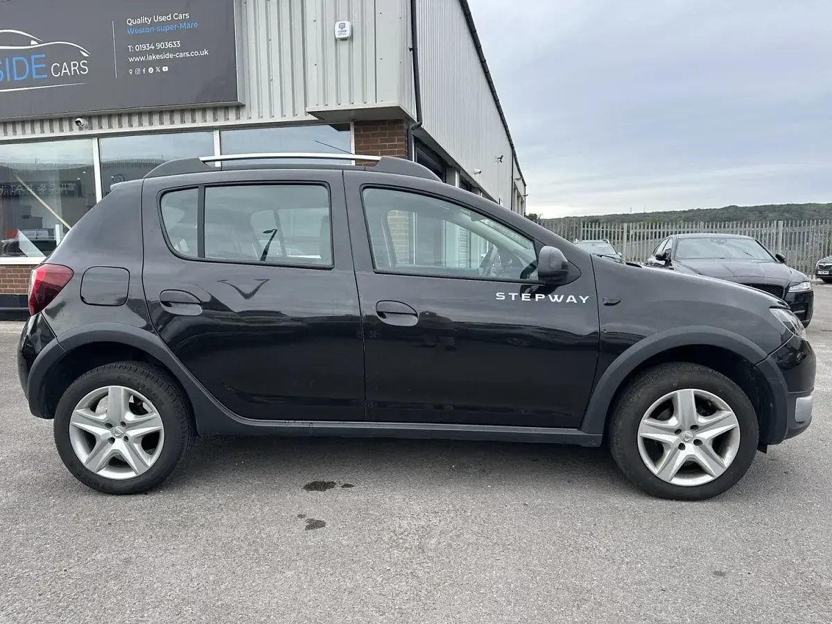 Used Dacia Sandero Lauréate 90 HP (66 kW) 2013 Black Hatchback
