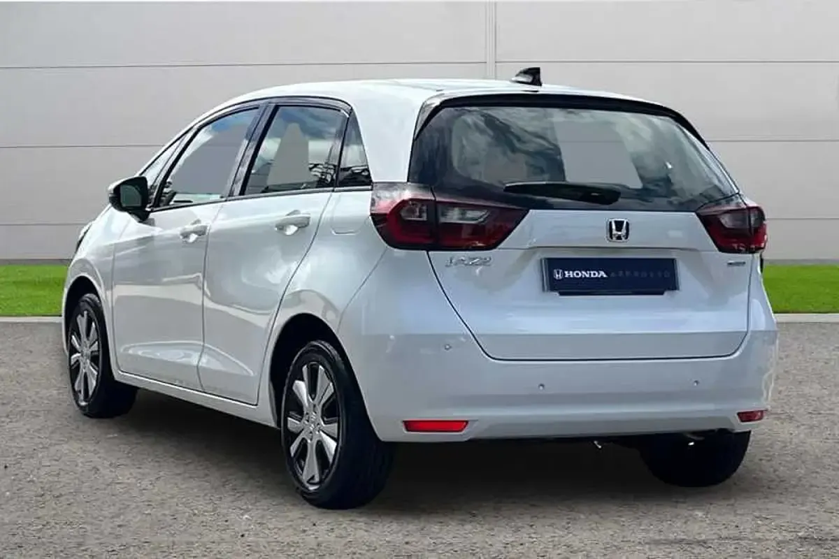 Used Honda Jazz Hybrid 109 HP (80 kW) 2021 Platinum white Hatchback