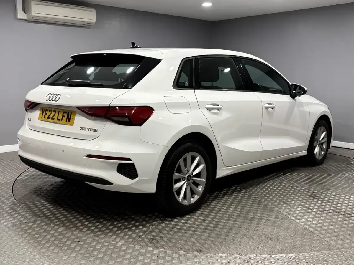 Used Audi A3 Sportback Comfort 150 HP (110 kW) 2022 White Hatchback