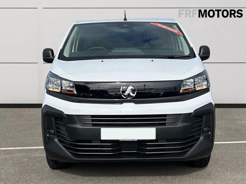 Used Vauxhall Vivaro 2024 P0pr kaolin white MPV