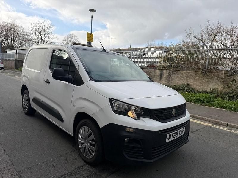 Used Peugeot Partner 2019 White MPV