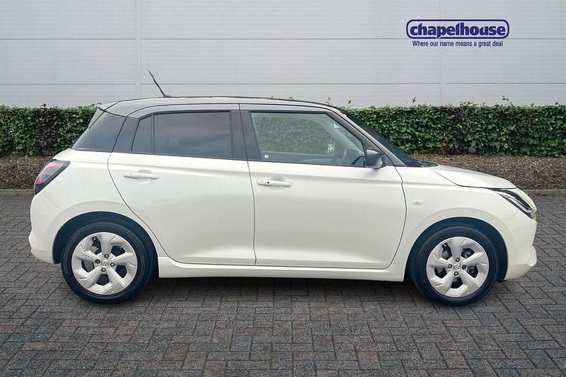 Used Suzuki Swift 82 HP (60 kW) 2024 White Hatchback